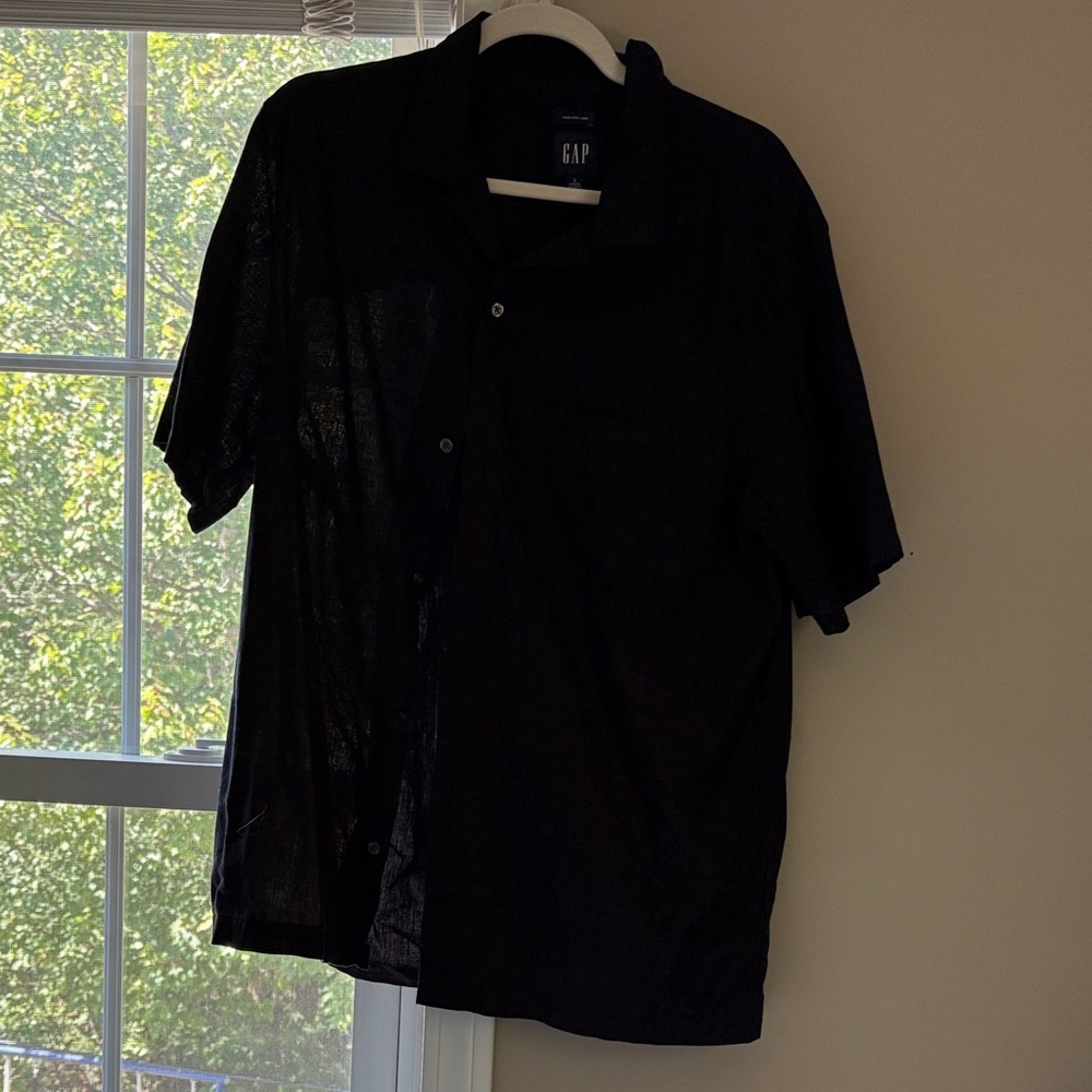GAP Men's Casual Black Button Down Shirt